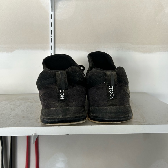 Black and white Nike flynit trainer - Picture 3 of 3